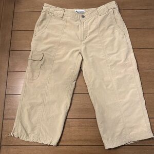 Columbia Women's Khaki Capris Size 8 Cropped Pants Lightweight Cargo Outdoor